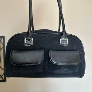 Stand oil chubby bag in black